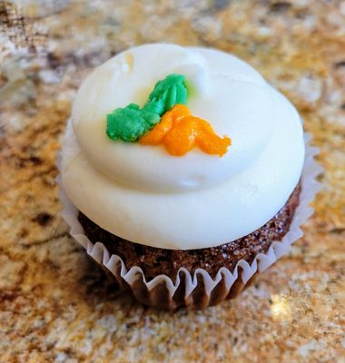 James & the Giant Cupcake by null