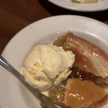 Shakers - Apple Pie with caramel sauce ala mode and Boysenberry Pie - Diners Near Me - South Pasadena, California