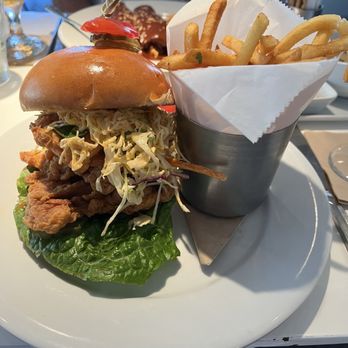 Doce Mesas - Crispy chicken sandwich with fries - Mexican Near Me - Dallas, Texas