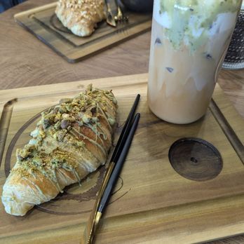 Artisan Bistro - Pistachio - Coffee & Tea Near Me - Clarksville, Tennessee