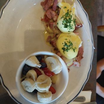 Southern Kitchen - Corned beef eggs benedict and side of fruit - Breakfast & Brunch Near Me - Los Gatos, California Southern Kitchen - Corned beef eggs benedict and side of fruit - Breakfast & Brunch Near Me - Los Gatos, California