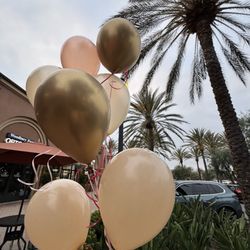 Michaels - Seven balloons instead of Eight. I hate this Michael's store SO much!
