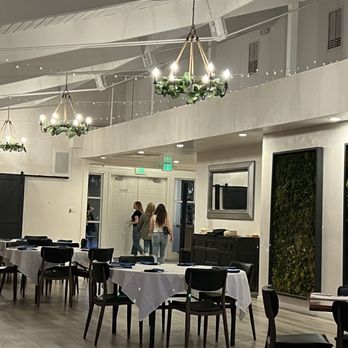 The Hook & Slice - Just a super cute place, with outstanding staff and food! - Bars Near Me - Lompoc, California