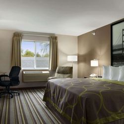 Super 8 by Wyndham Manistee - Standard King Bed Room
