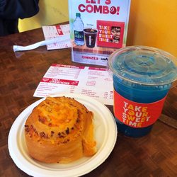 Cinnzeo - Cheesy bun and Blue Raspberry lemonade