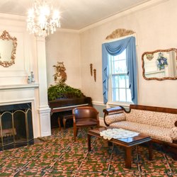 Perry Park Golf Resort - Our sitting room displays the charming and antique features of Glenwood Hall has to offer