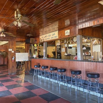 The Lunch Box - Dining Room - Burgers Near Me - Statesville, North Carolina The Lunch Box - Dining Room - Burgers Near Me - Statesville, North Carolina
