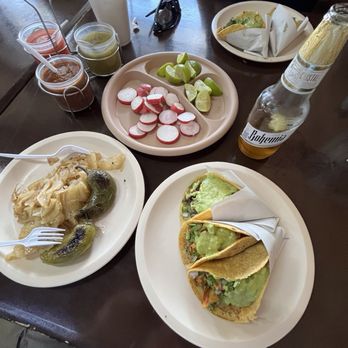 Taquería Hipódromo - Pollo and carne asada tacos, grilled onions and jalapeños - Tacos Near Me - Tijuana, BCN Taquería Hipódromo - Pollo and carne asada tacos, grilled onions and jalapeños - Tacos Near Me - Tijuana, BCN