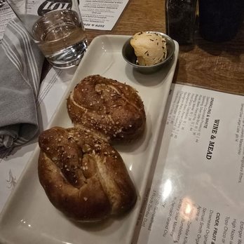 101 Craft Kitchen - Freshly baked pretzels - New American Near Me - Westerville, Ohio
