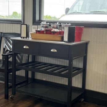 King Louie's Drive-In - Condiments & Plasticware - Burgers Near Me - Wood River, Illinois