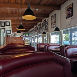Patys Restaurant - Dining area