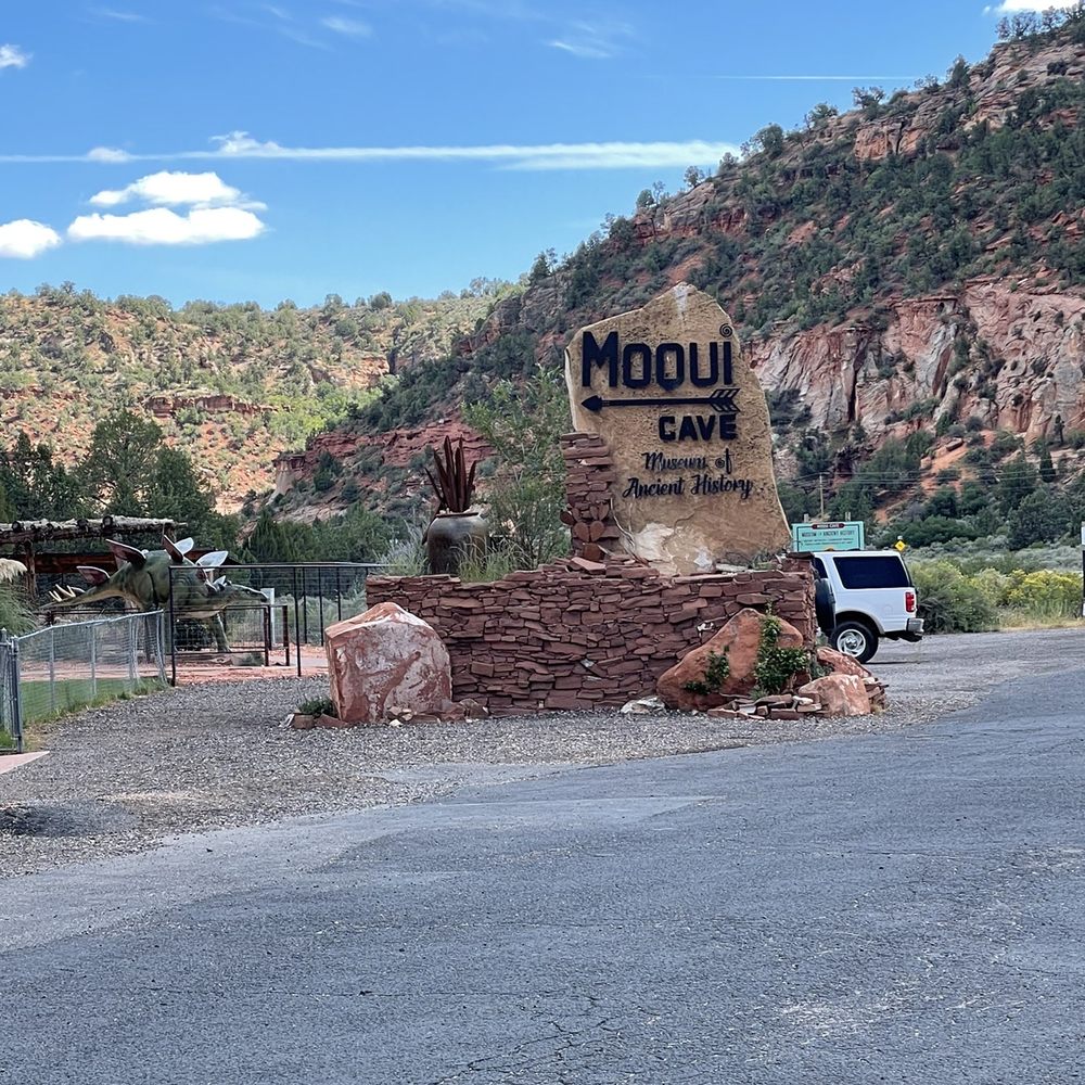 Moqui Cave - Frontage - Museums Near Me - Kanab, Utah Moqui Cave - Frontage - Museums Near Me - Kanab, Utah