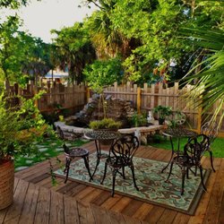 Apalachicola Riverwood Suites - Take a seat at one of our bistro tables and enjoy the sounds of the waterfall in our pond