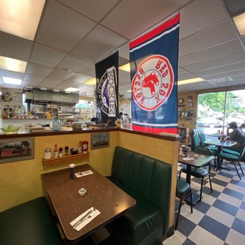 Dot's Diner - Diner booths - Breakfast & Brunch Near Me - Boulder, Colorado