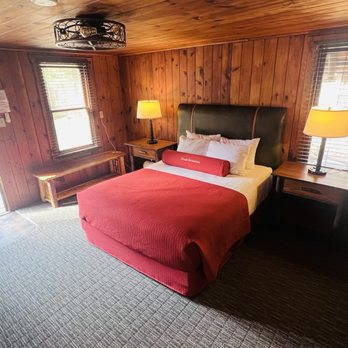 Union Creek Resort - First bedroom in cabin - Resorts Near Me - Prospect, Oregon