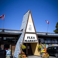 Courtice Flea Market & Auction Barn