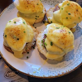 Makers Union - Crab cake benedict - New American Near Me - Washington, DC, District of Columbia