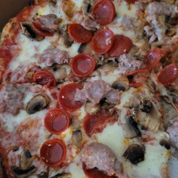 Traditional red sauce w/ peperoni, mushrooms and sausage. Very good, love the sauce! Traditional red sauce w/ peperoni, mushrooms and sausage. Very good, love the sauce!