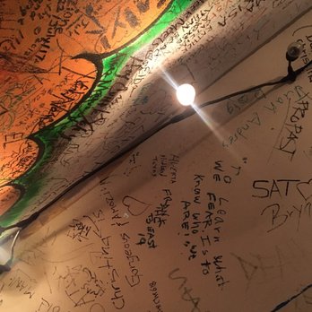 Pa Pical - some of the positive messages on the walls - Puerto Rican Near Me - Carolina, Puerto Rico
