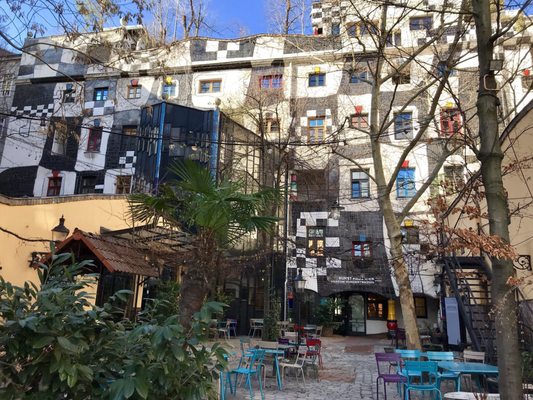Kunst Haus Wien. Museum Hundertwasser by null