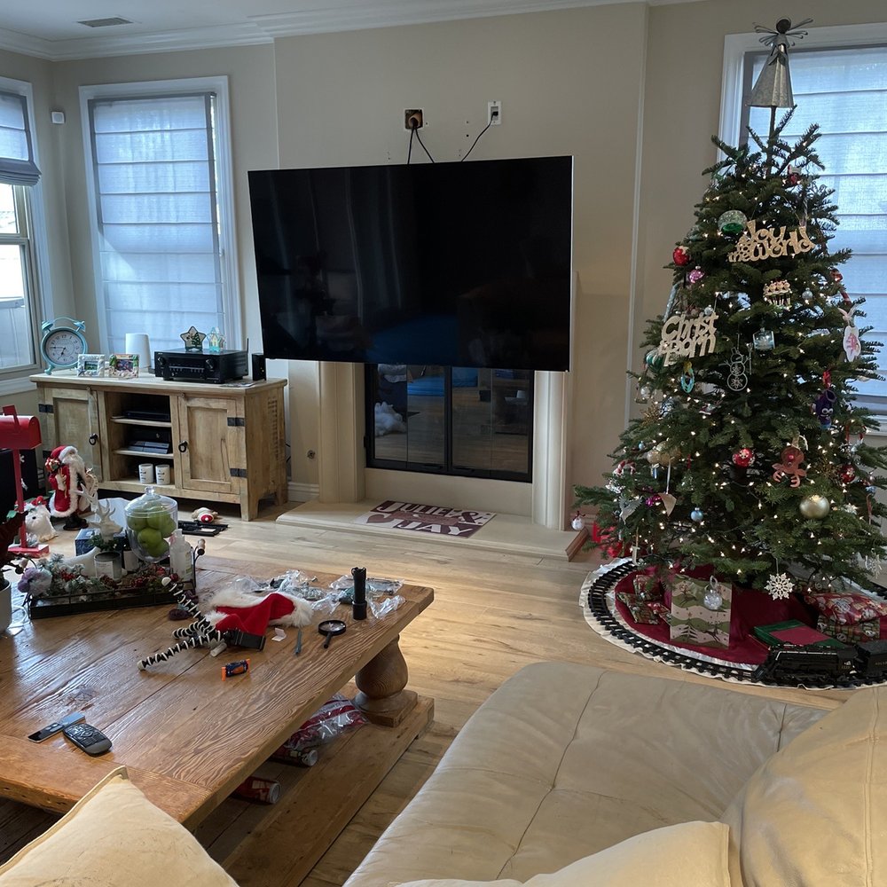 1 Stop Av - Here's the TV in the lowered position using my Mantel Mount. Perfect for eye-level viewing from the couch! - TV Mounting Near Me