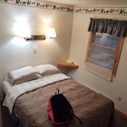 Journey's End Motel & Cabins - Bedroom.