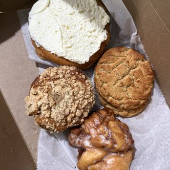 Bostwick Bakery - Variety of goodies - Donuts Near Me - Grand Rapids, Michigan Bostwick Bakery - Variety of goodies - Donuts Near Me - Grand Rapids, Michigan