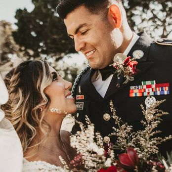 Mixed Materials Floral Design - Elopement Bouquet, trend for 2021 - Florists Near Me - Fulshear, Texas Mixed Materials Floral Design - Elopement Bouquet, trend for 2021 - Florists Near Me - Fulshear, Texas