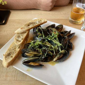 New Scenic Cafe - Curried Blue Mussels - New American Near Me - Duluth, Minnesota