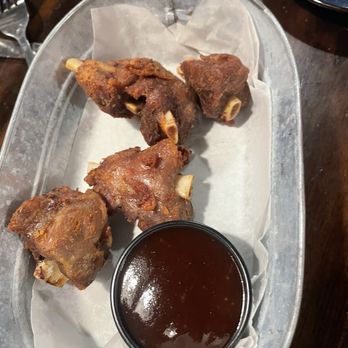 White Tarpon - Hog wings with hot honey - Cocktail Bars Near Me - Key West, Florida White Tarpon - Hog wings with hot honey - Cocktail Bars Near Me - Key West, Florida
