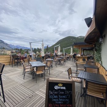 Rose & Crown Banff - Rooftop patio - Pubs Near Me - Banff, Alberta