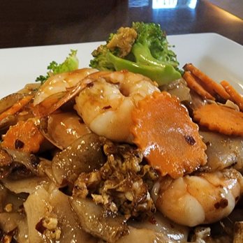 BUA Thai - Pad See Ew + Prawns, up close - Thai Near Me - Lake Stevens, Washington