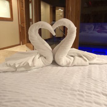 Sybaris Pool Suites - Hotels Near Me - Northbrook, Illinois