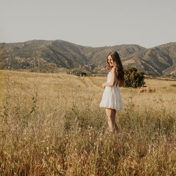 Amelie Black Photography - Senior photos in Santa Barbara mountains - Event Photography Near Me Amelie Black Photography - Senior photos in Santa Barbara mountains - Event Photography Near Me