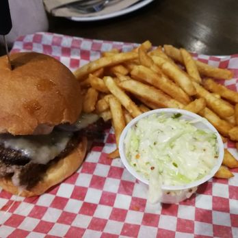 Robbie's - Go-go burger - Steakhouses Near Me - Kahnawake, Quebec