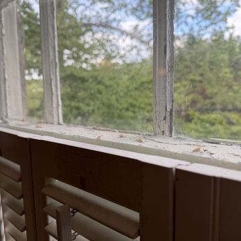 The Wayside Inn - Desperate need of a deep clean...our window in bathroom - Hotels Near Me - Ellicott City, Maryland