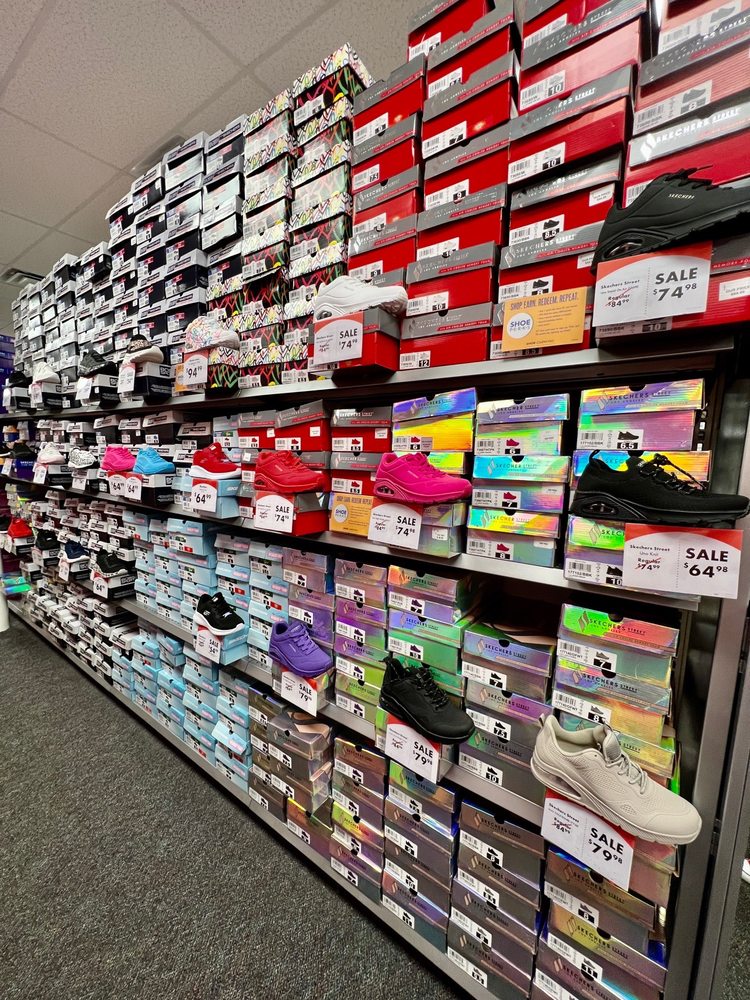 SHOE CARNIVAL 11 Reviews 2530 W Brandon Blvd, Brandon, Florida