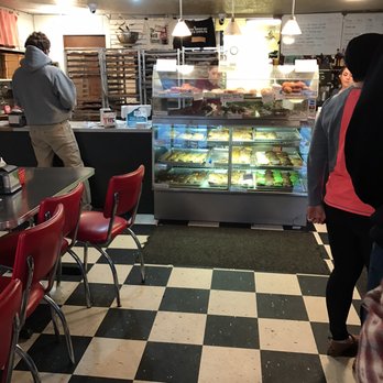 Joe's Donut Shop - Line of customers on a cold rainy day in Sandy! - Donuts Near Me - Sandy, Oregon Joe's Donut Shop - Line of customers on a cold rainy day in Sandy! - Donuts Near Me - Sandy, Oregon