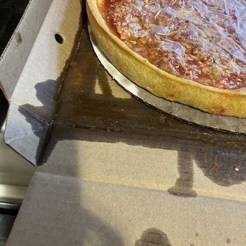 Lou Malnati's Pizzeria - The oil dripped in my car and on my shirt - Pizza Near Me - Chicago, Illinois