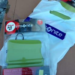 Samsonite Outlet - Four luggage tags on sale!