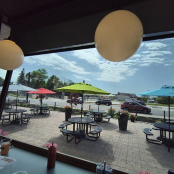 Scooby’s Snack Shack - Outside patio - Bars Near Me - Manistee, Michigan