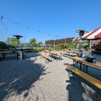 Kings Highway Fine Cider - Outdoor seating - Beer, Wine & Spirits Near Me - Millerton, New York