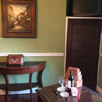 Wedmore Place - Lombardi room. Complimentary chocolates and wine. - Hotels Near Me - Williamsburg, Virginia