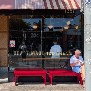 Salt & Straw - Outside, right on abbot Kinney - Ice Cream & Frozen Yogurt Near Me - Los Angeles, California Salt & Straw - Outside, right on abbot Kinney - Ice Cream & Frozen Yogurt Near Me - Los Angeles, California
