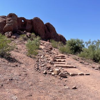 Hole-in-the-Rock - Steps leading up to the hole. - Hiking Near Me - Phoenix, Arizona Hole-in-the-Rock - Steps leading up to the hole. - Hiking Near Me - Phoenix, Arizona