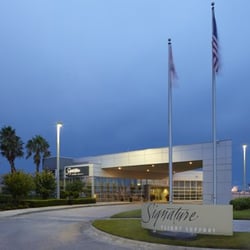 Signature Flight Support - Front entrance