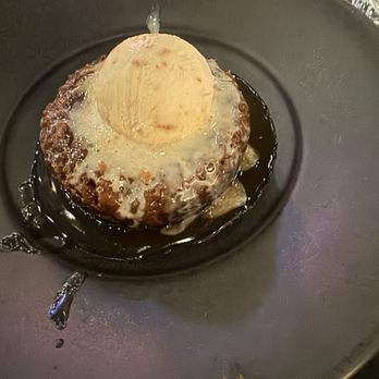 Hell's Kitchen - Sticky toffee dessert. So delicious! - Cocktail Bars Near Me - Funner, California