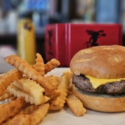 Zola Pub and Grill - BURGER + French Fries