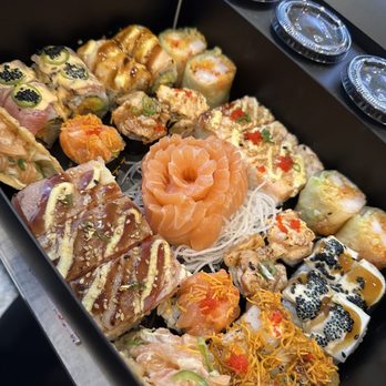 Toro Toro - Close up of the tasting box for 2 - Sushi Bars Near Me - Mississauga, Ontario