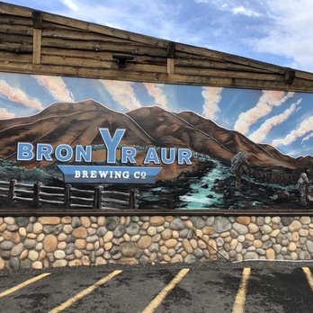 Bron Yr Aur - Side of building from the parking lot - Pizza Near Me - Naches, Washington